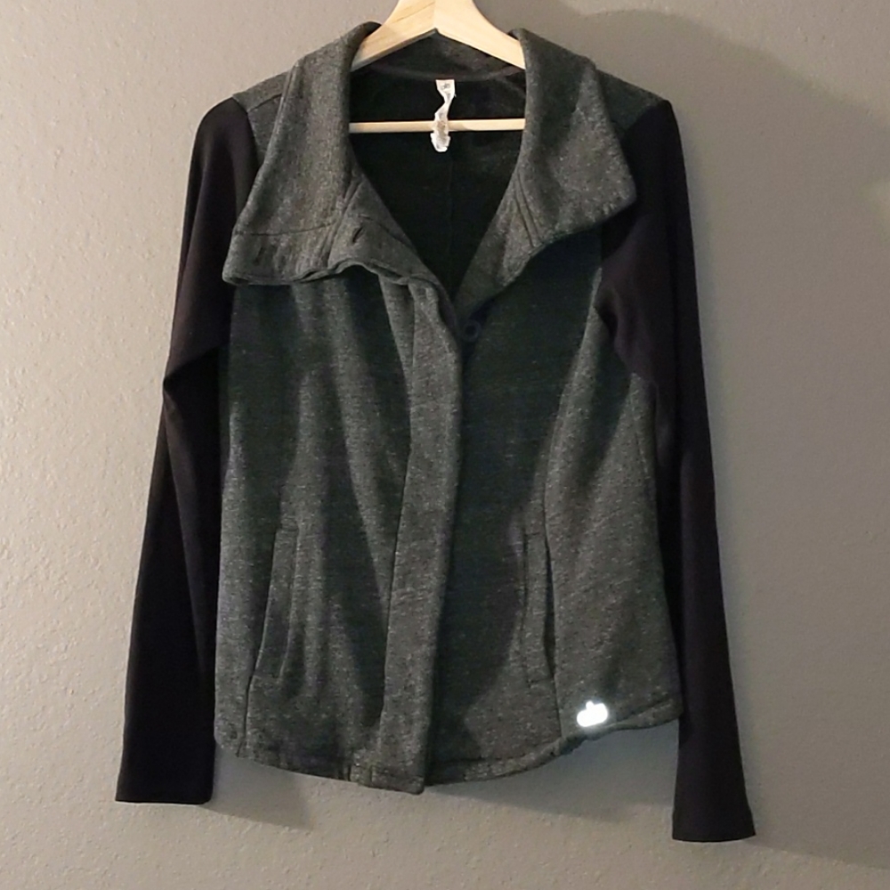 Alo Yoga button up sweatshirt jacket